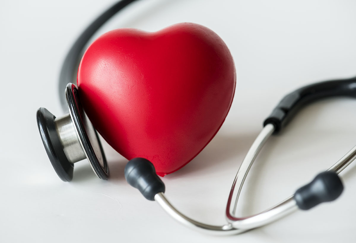 https://thefloridaclinics.com/es/wp-content/uploads/2022/01/heart-stethoscope.jpg